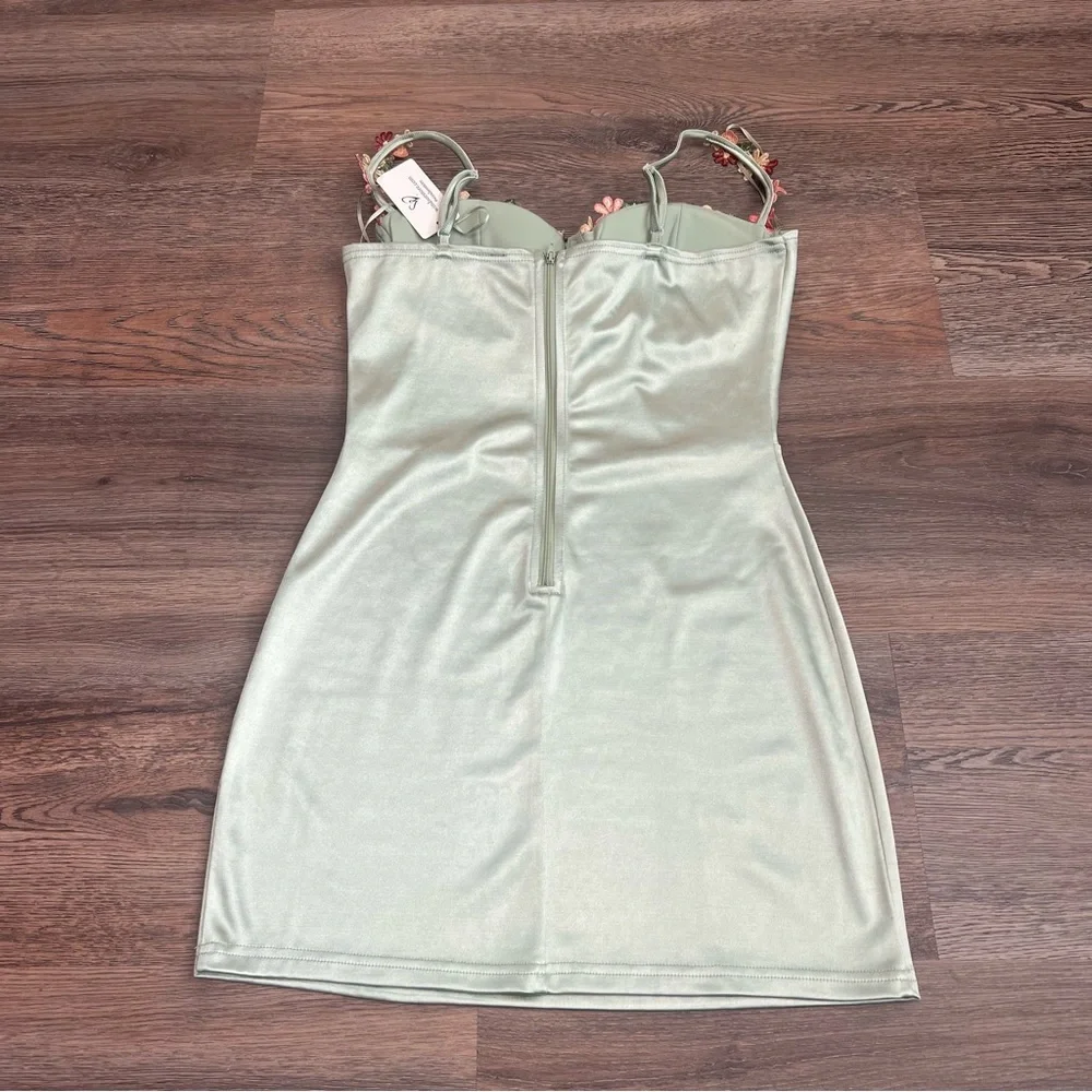 NWT Windsor Floral Satin Mini Dress Large Green Bodycon Sweetheart Embroidered - Picture 8 of 12